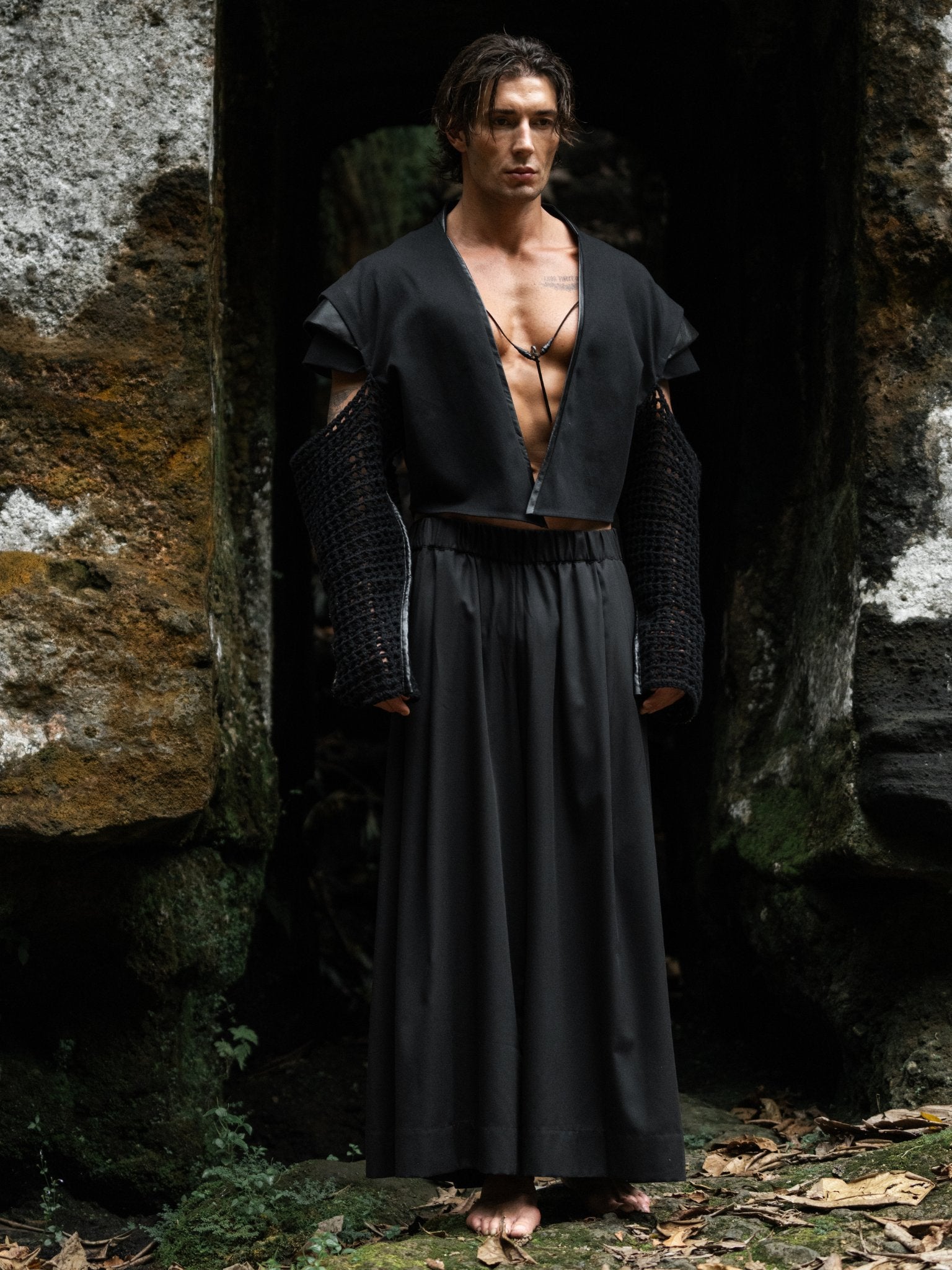 Black wide-leg Japanese hakama pants with an elastic waistband and two front pockets, combining traditional silhouette with modern comfort and versatility — perfect for everyday wear and expressive styling.