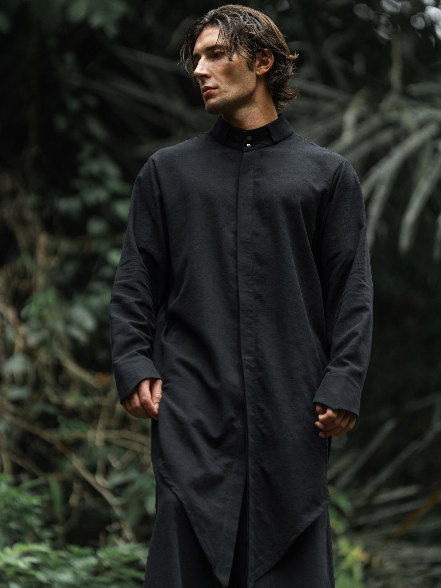 Shop the elegant long shirt made of 100% cotton. Featuring a stylish asymmetrical design, sealed cuffs, and a stand-up collar, this shirt combines modern style with comfort. Perfect for both casual and formal looks.