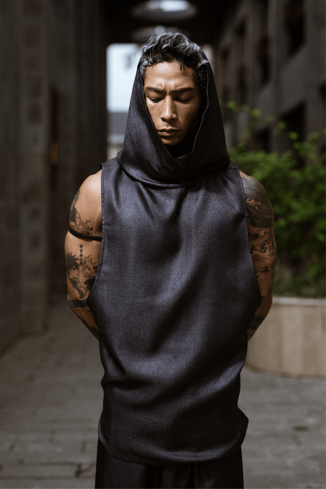 MANS GREY TOP WITH HOOD - OVERZ