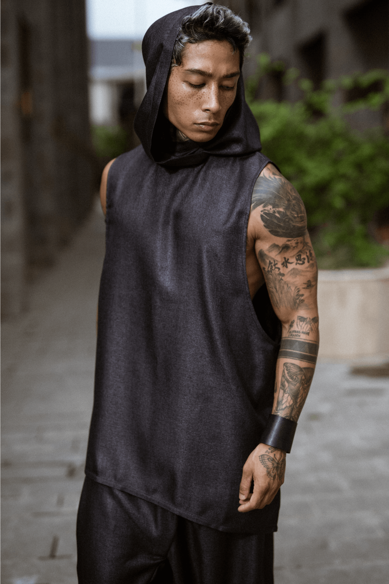 MANS GREY TOP WITH HOOD - OVERZ