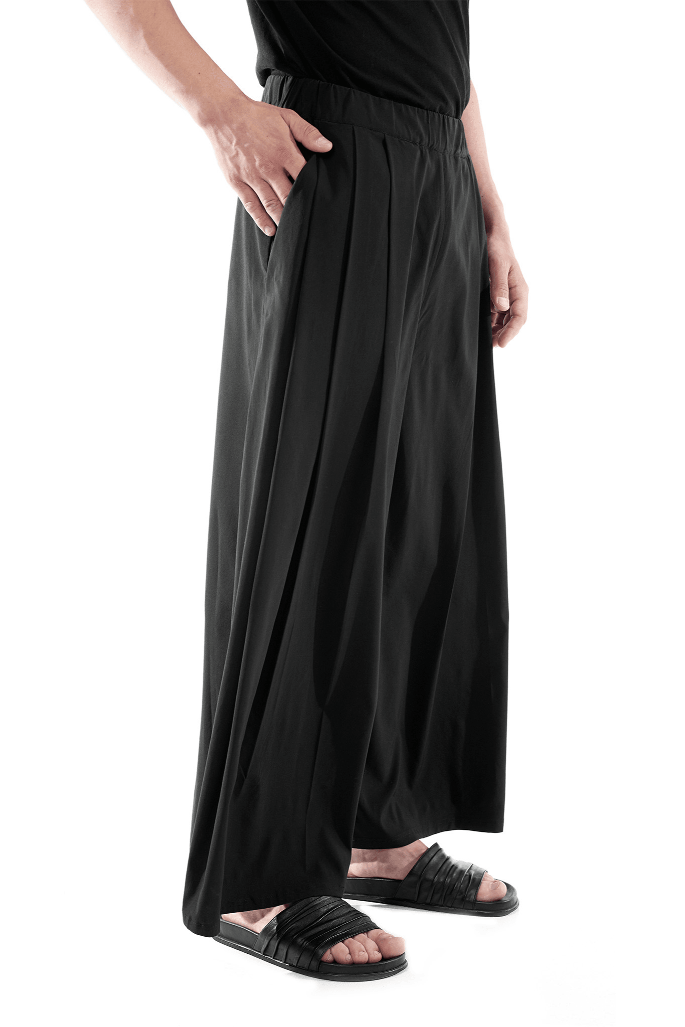 Black wide-leg Japanese hakama pants with an elastic waistband and two front pockets, combining traditional silhouette with modern comfort and versatility — perfect for everyday wear and expressive styling.