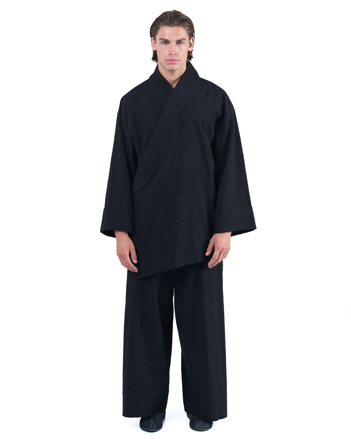 OVERZ KOKUEN black men's kimono top with oversized silhouette, wide sleeves and Japanese-inspired crossover design.