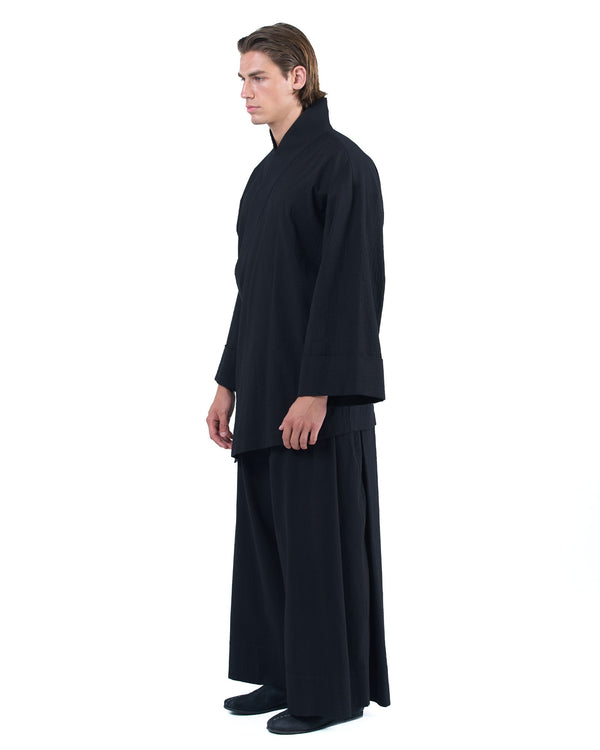 OVERZ KOKUEN black men's kimono top with oversized silhouette, wide sleeves and Japanese-inspired crossover design.
