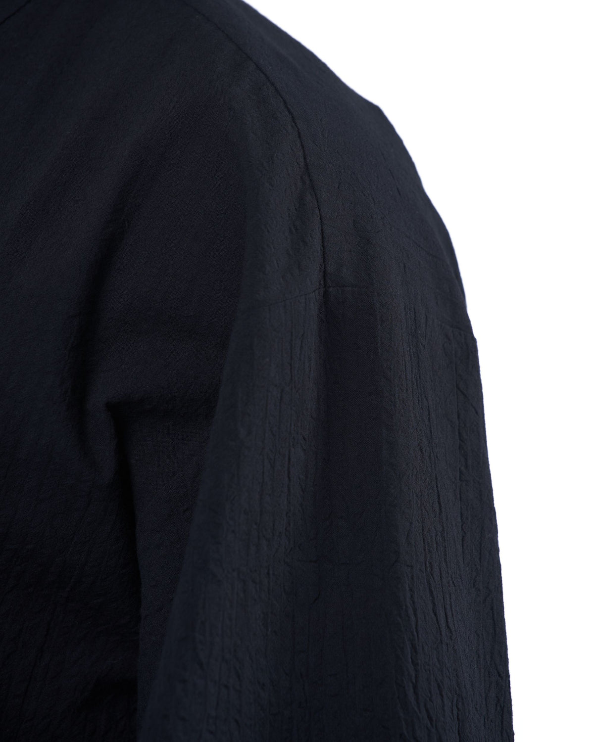 OVERZ KOKUEN black men's kimono top with oversized silhouette, wide sleeves and Japanese-inspired crossover design.