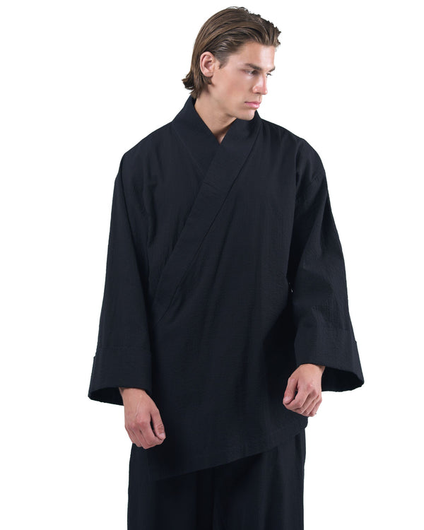 OVERZ KOKUEN black men's kimono top with oversized silhouette, wide sleeves and Japanese-inspired crossover design.
