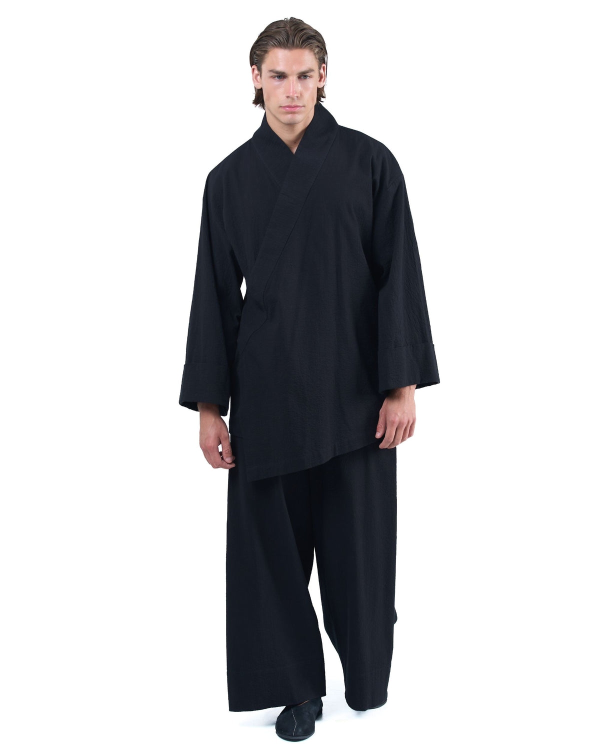 OVERZ KOKUEN black men's kimono top with oversized silhouette, wide sleeves and Japanese-inspired crossover design.