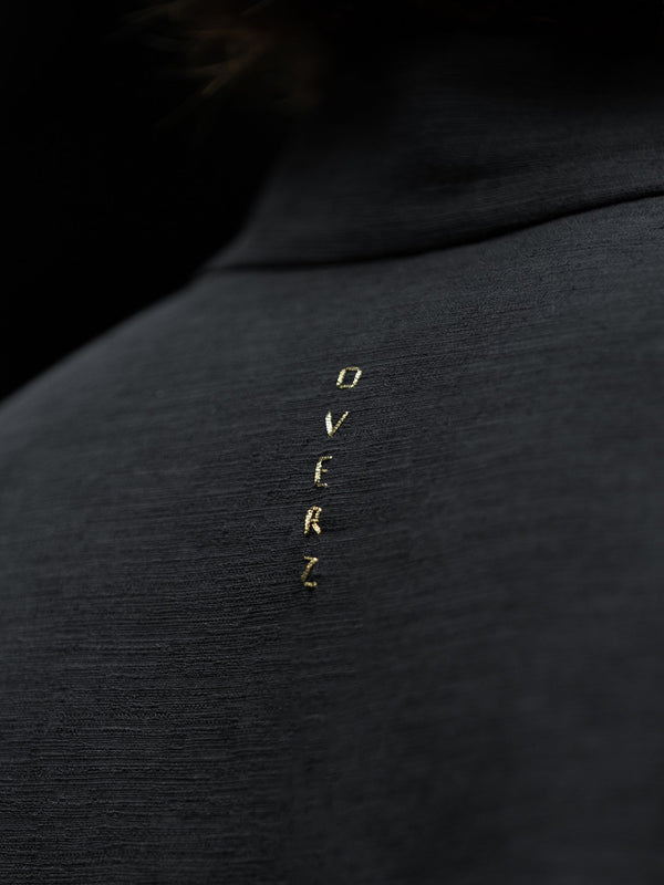 Shop the elegant long shirt made of 100% cotton. Featuring a stylish asymmetrical design, sealed cuffs, and a stand-up collar, this shirt combines modern style with comfort. Perfect for both casual and formal looks.