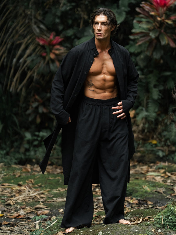 Shop the elegant long shirt made of 100% cotton. Featuring a stylish asymmetrical design, sealed cuffs, and a stand-up collar, this shirt combines modern style with comfort. Perfect for both casual and formal looks.