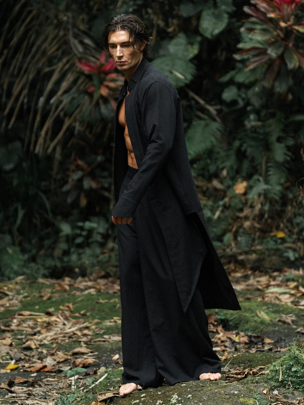 Shop the elegant long shirt made of 100% cotton. Featuring a stylish asymmetrical design, sealed cuffs, and a stand-up collar, this shirt combines modern style with comfort. Perfect for both casual and formal looks.