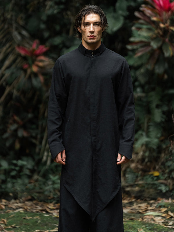 Shop the elegant long shirt made of 100% cotton. Featuring a stylish asymmetrical design, sealed cuffs, and a stand-up collar, this shirt combines modern style with comfort. Perfect for both casual and formal looks.