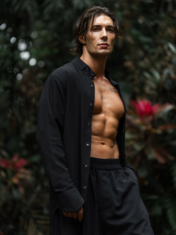 Shop the elegant long shirt made of 100% cotton. Featuring a stylish asymmetrical design, sealed cuffs, and a stand-up collar, this shirt combines modern style with comfort. Perfect for both casual and formal looks.