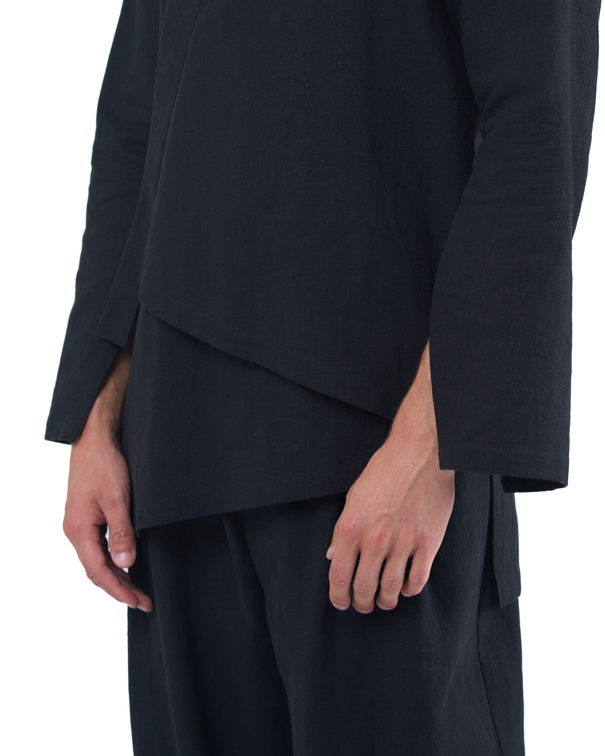 Black kimono-style shirt in nettle fabric with magnetic fastening and embroidered logo by OVERZ
