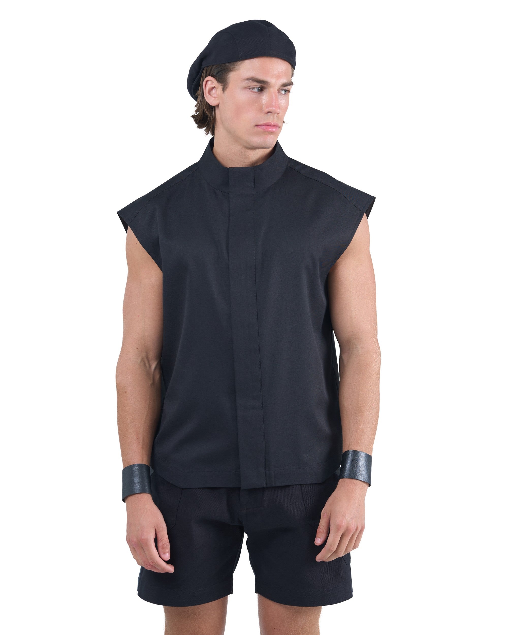 SLEEVELESS ZIP VEST