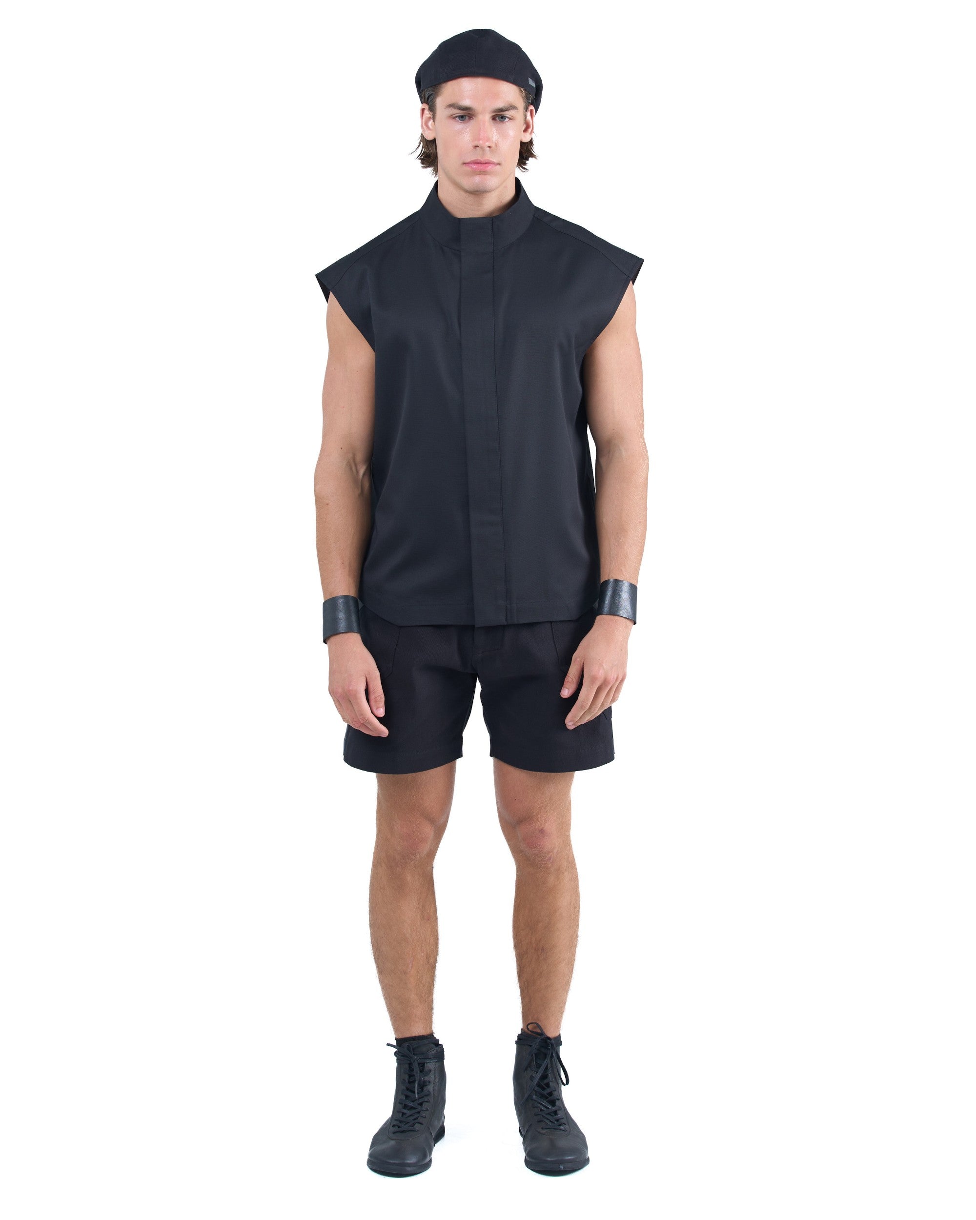 SLEEVELESS ZIP VEST