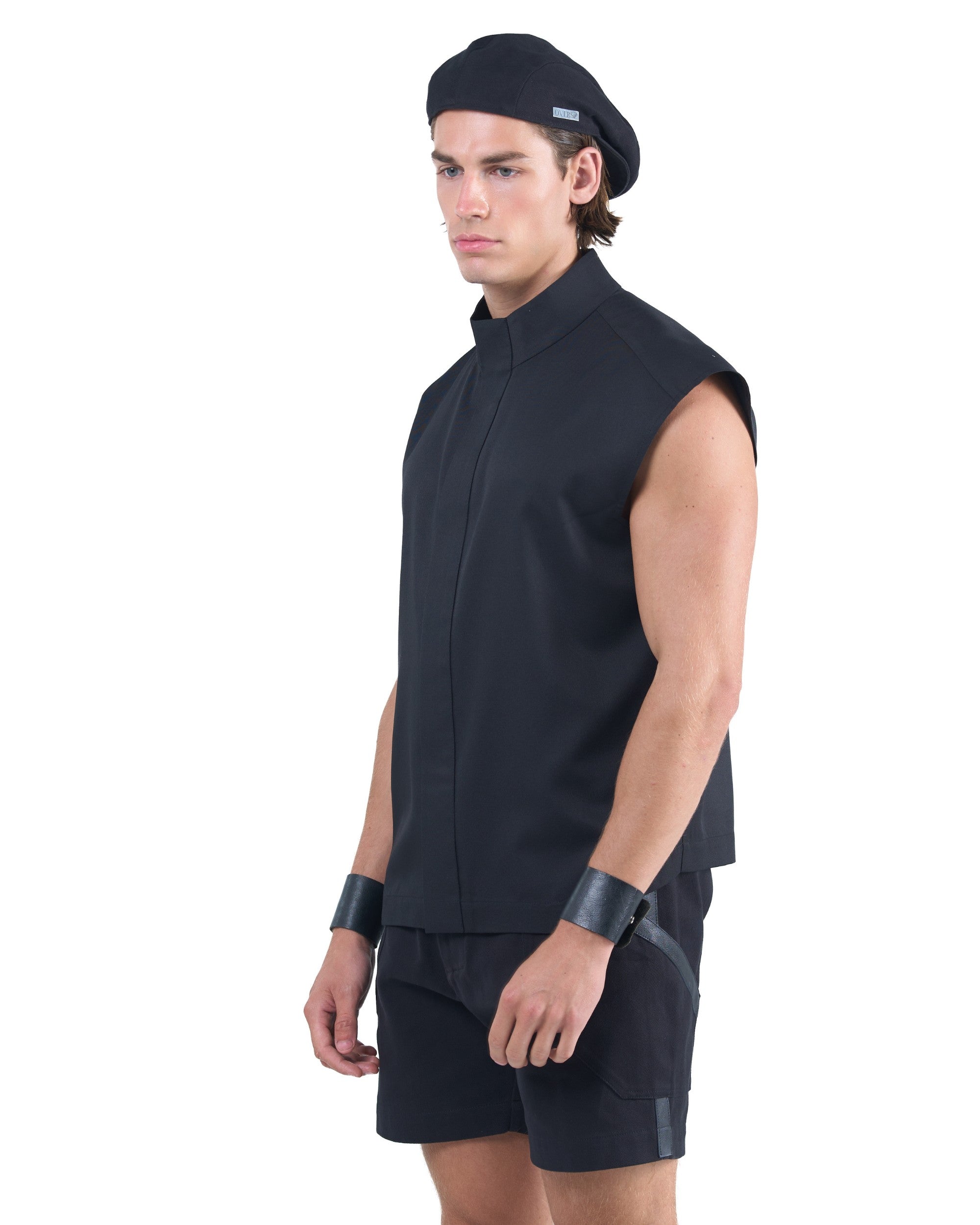 SLEEVELESS ZIP VEST