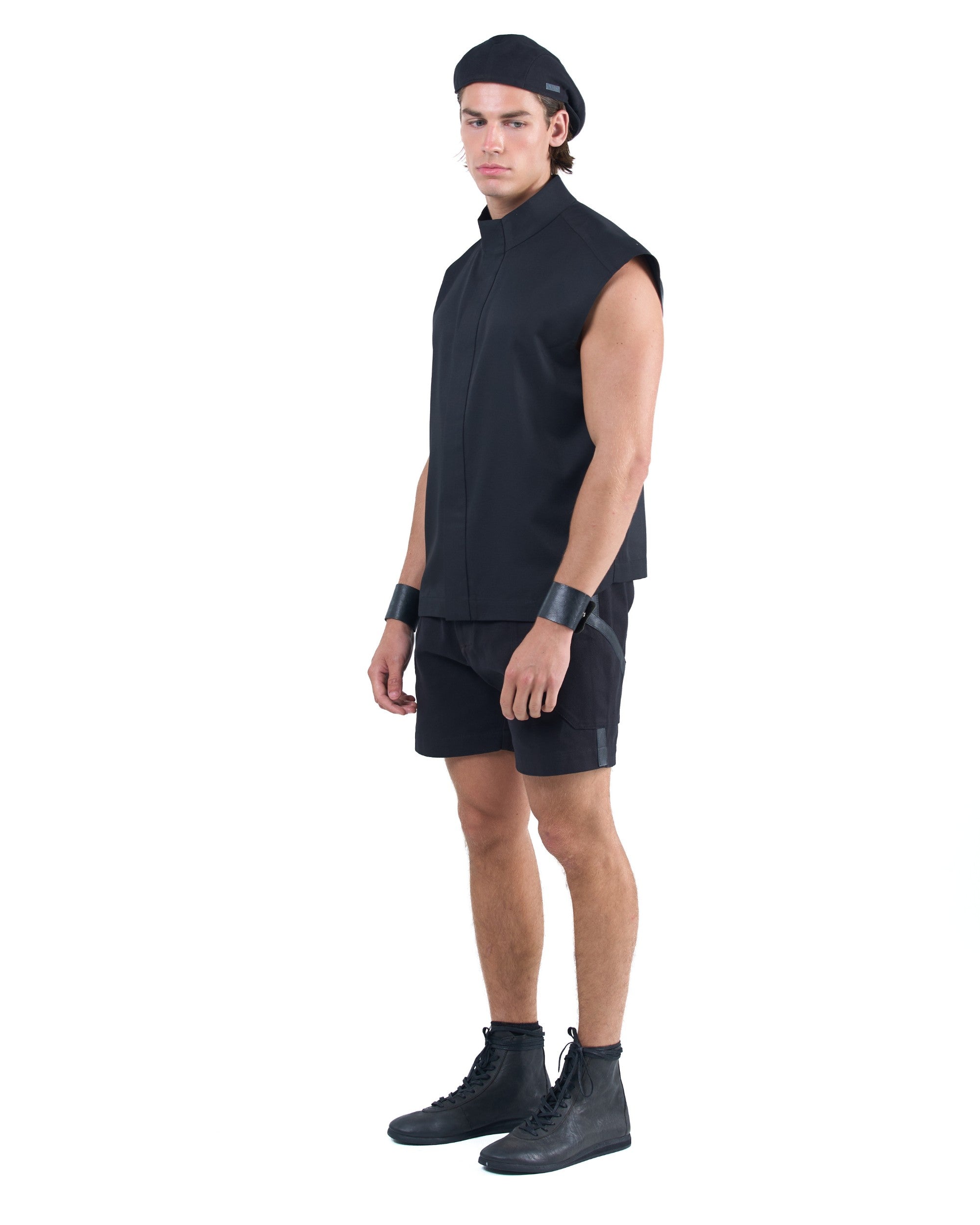 SLEEVELESS ZIP VEST