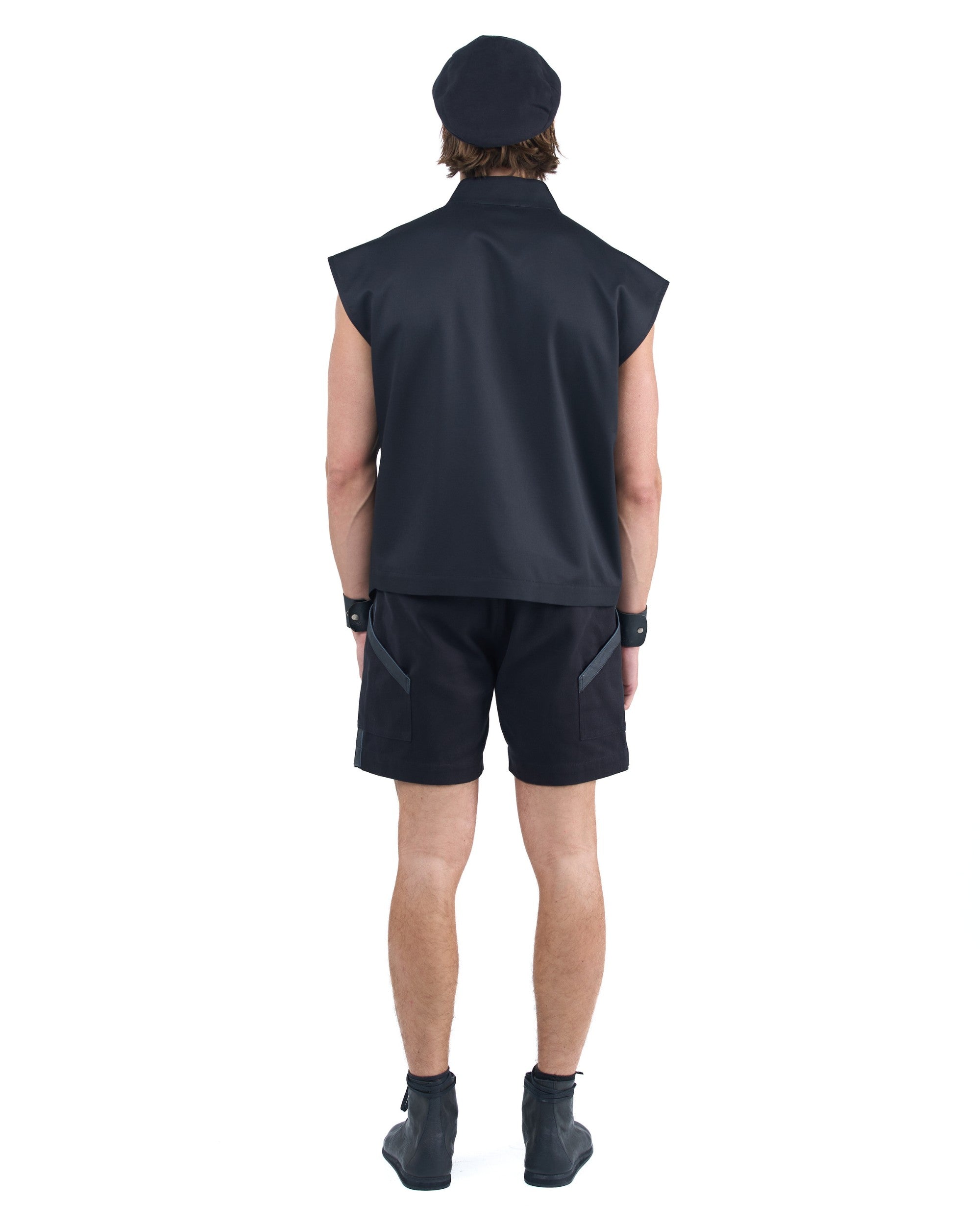 SLEEVELESS ZIP VEST