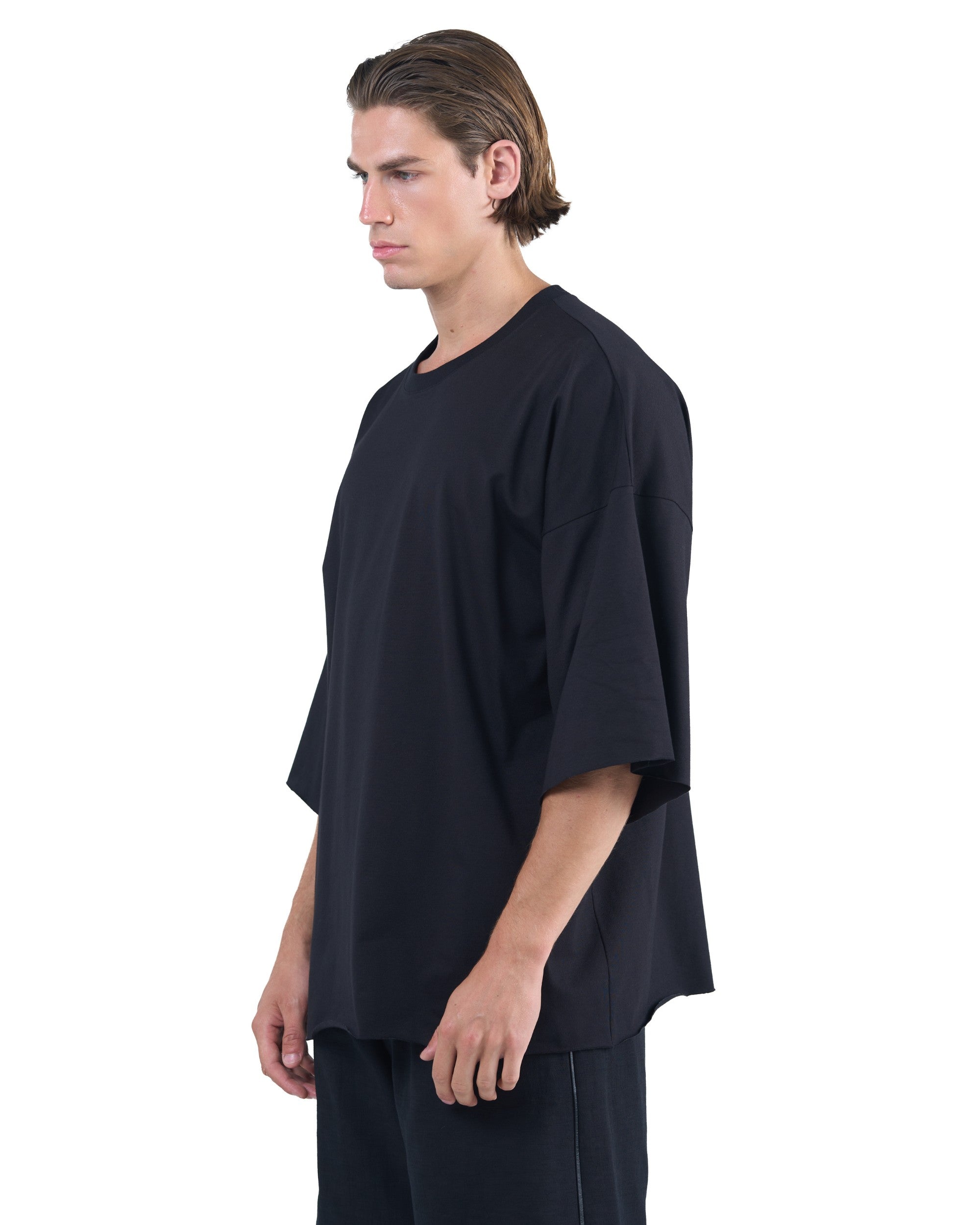 Black oversized T-shirt with round neckline and relaxed silhouette OVERZ